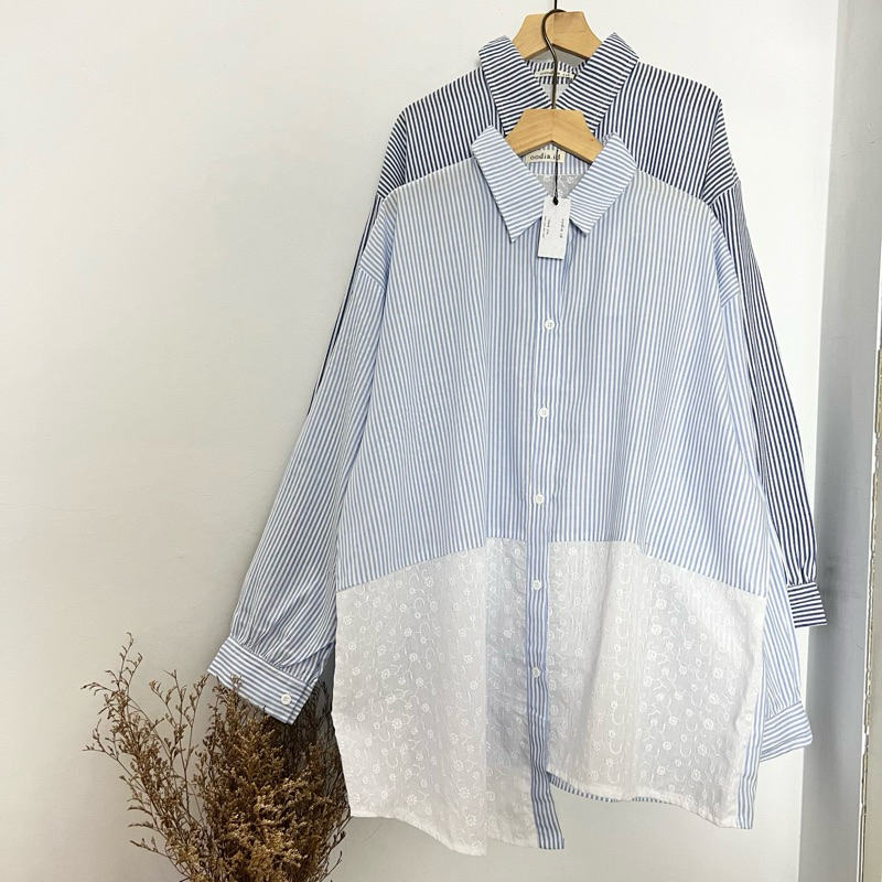 Jual ARSHILLA OVERSIZED SHIRT - KEMEJA BRUKAT ASIMETRIS | Shopee Indonesia