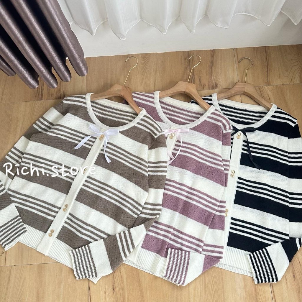 Expand Retta Blouse Wanita Motif Garis main image 0