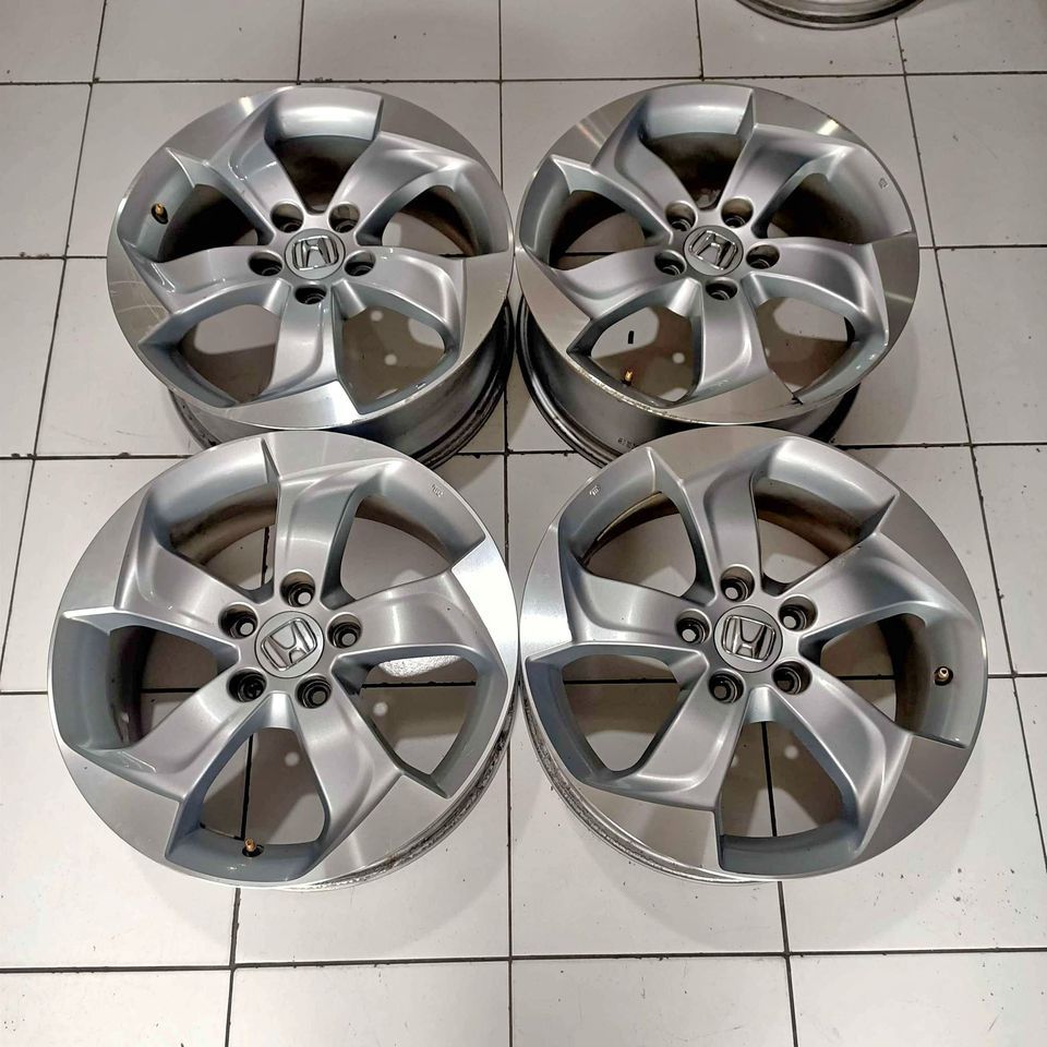 Jual Velg Mobil Bekas Oem HRV R17 Untuk Ertiga Innova Luxio Grand Max X ...