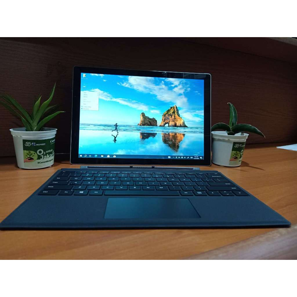 マイクロソフト Surface Pro 5 8GB / たらし 256GB 至急