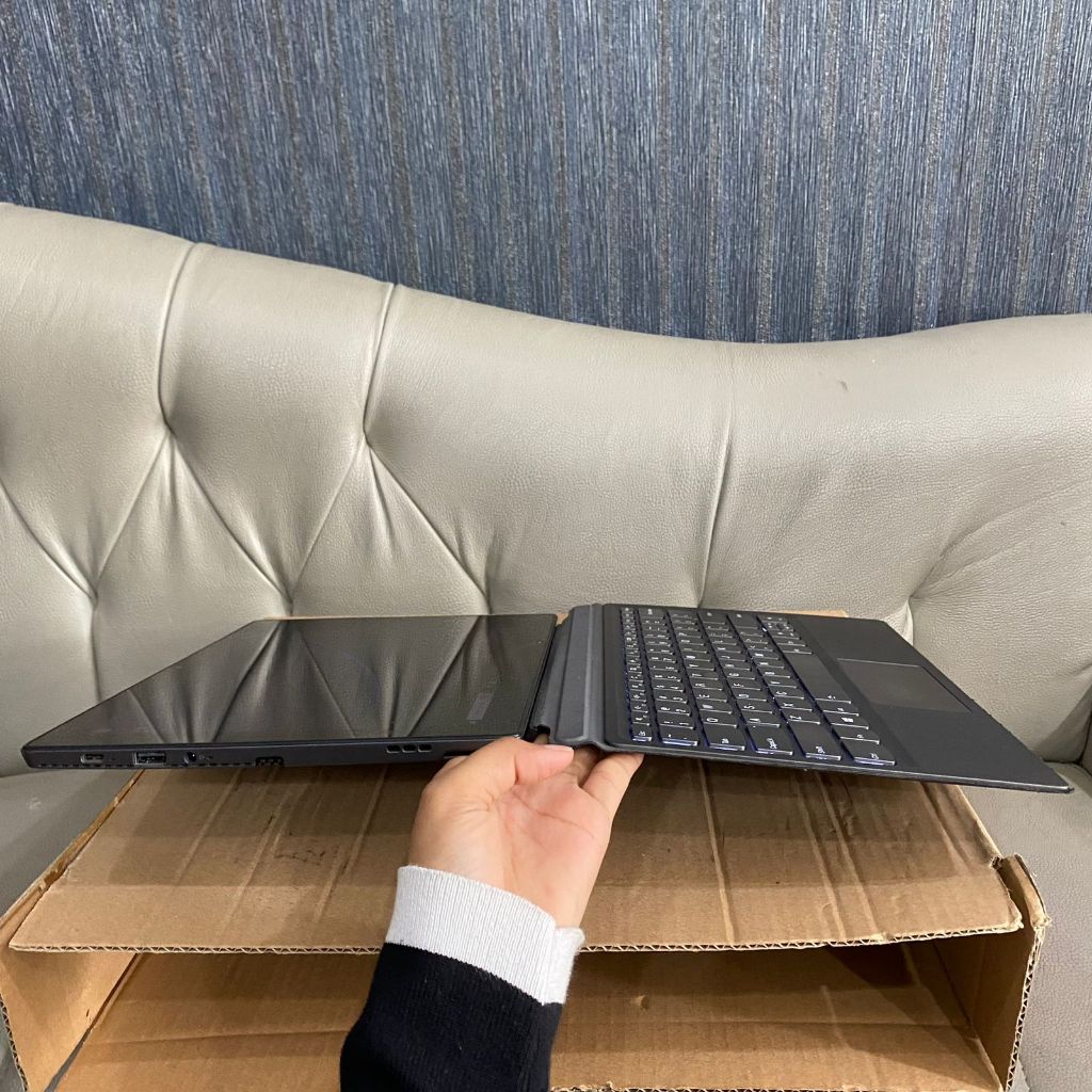 週末特価！ Windows11 12.2型 IPSタッチスクリーン ☆ Lenovo Miix 520