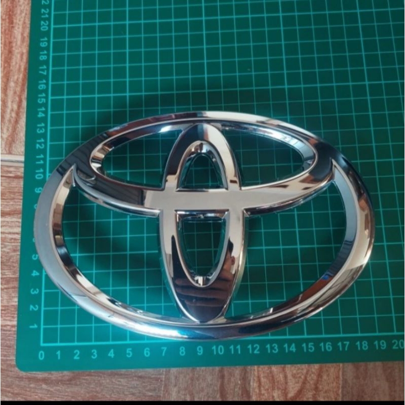 Jual Emblem Logo Toyota Depan Fortuner VRZ 2016-2023 Original Toyota ...