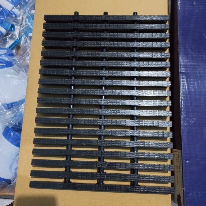 Jual Grill Kolam Renang Lebar 30 cm 3 Kaki Warna Hitam | Gril Kolam ...