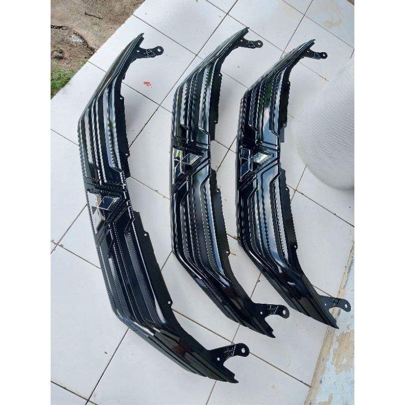 Jual GRILL GRILLE DEPAN EXPANDER FACELIFT EXCEED HITAM GLOSSY ORIGINAL ...