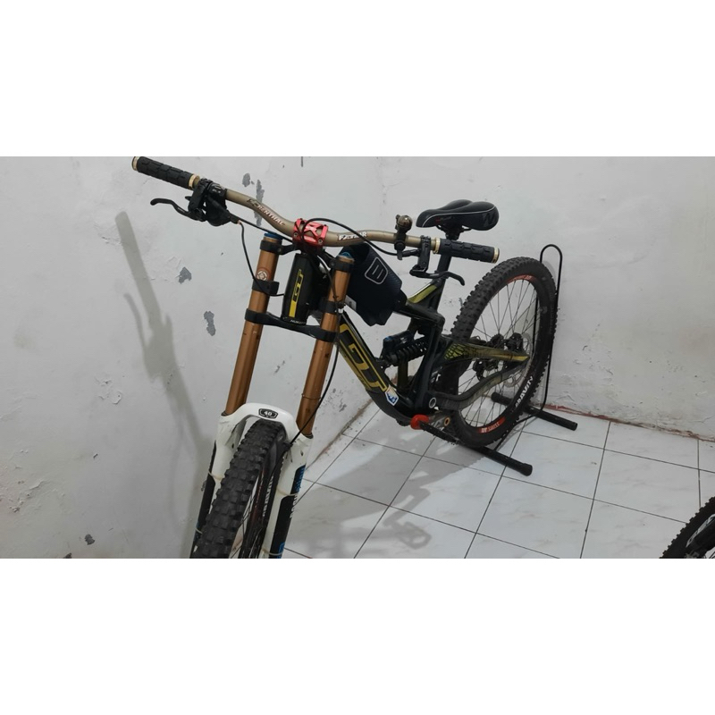 Jual SEPEDA DOWNHILL GT FURY WORLD CUP 27,5 / Sepeda gt fury mtb ...