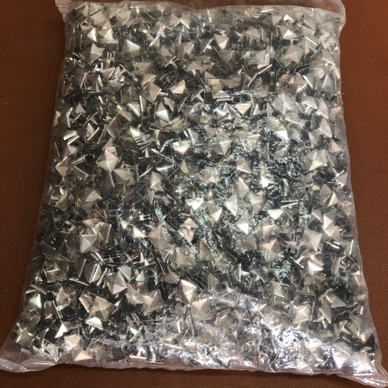 Jual spike piramid 12mm / spike gesper piramid (5.000 pcs) | Shopee ...