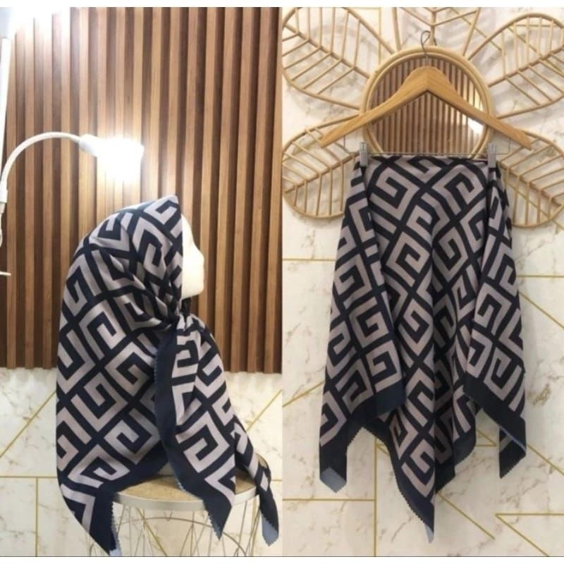 HIJAB SEGI EMPAT MOTIF LANY