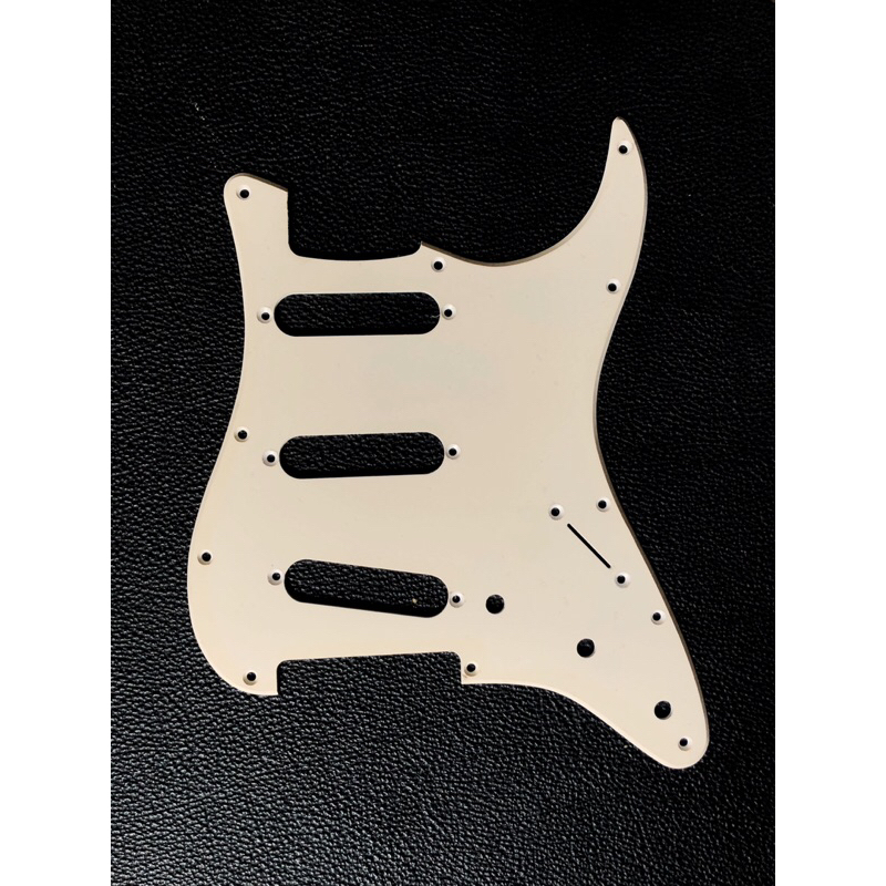 Jual Pickguard Guitar Fender/Squier Stratocaster SSS Ivory | Shopee ...