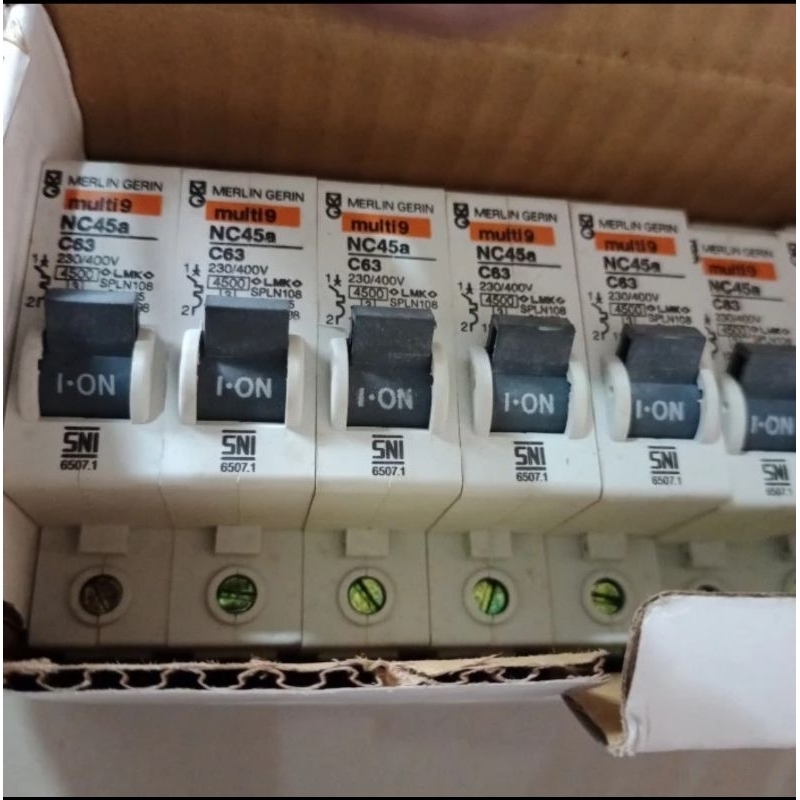 Jual MCB 63 A 1P Merlin gerin NC45A Circuit Breaker | Shopee Indonesia
