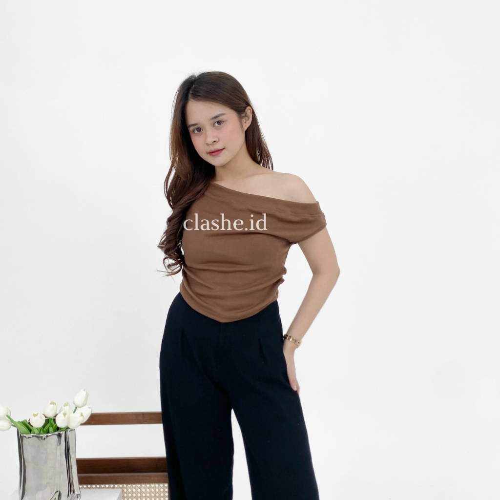 Diva Top Sabrina Rib Stretch OOTD by Clashe