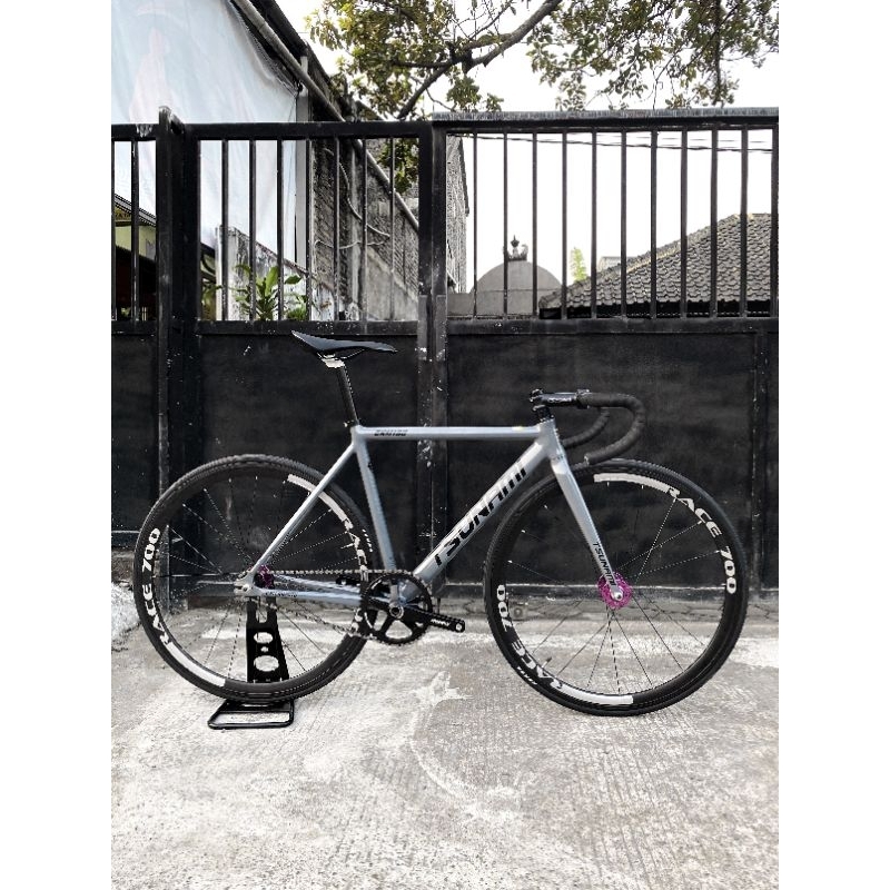 Sepeda polygon fixie hot sale