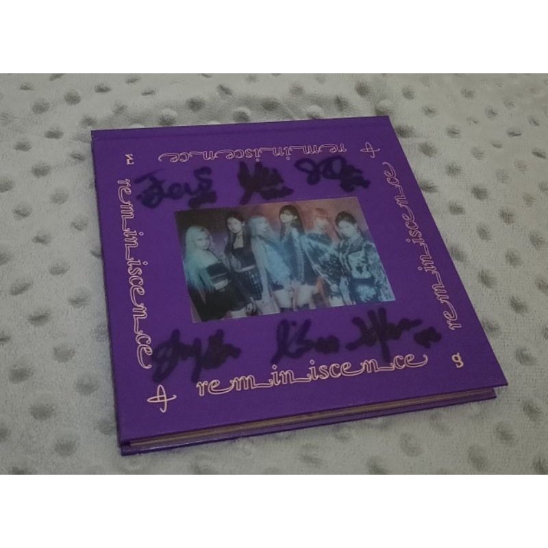 YUE HUA EVERGLOW – Reminiscence (1° Mini Album) CD + Photobook 72p + Poster Piegati + Photocard Random, Importato Corea - 5