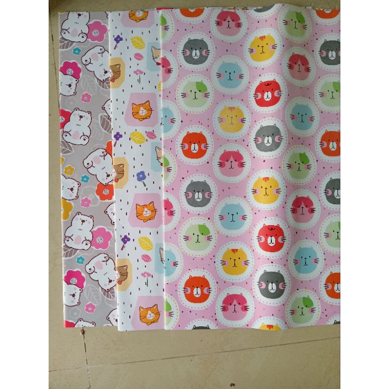 Jual Kertas kado Bungkus Kado kilat ukuran 65 × 59 cm by KIKI | Shopee ...
