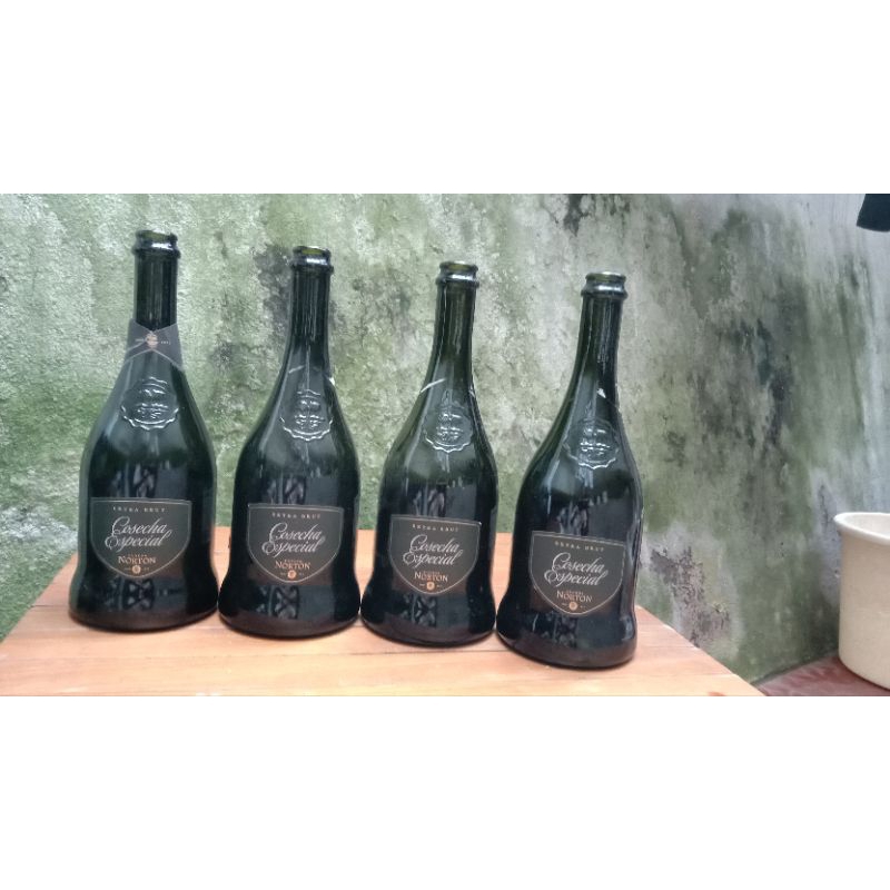 Jual botol wine bekas super tebal hitam solid set dengan tutup | Shopee ...
