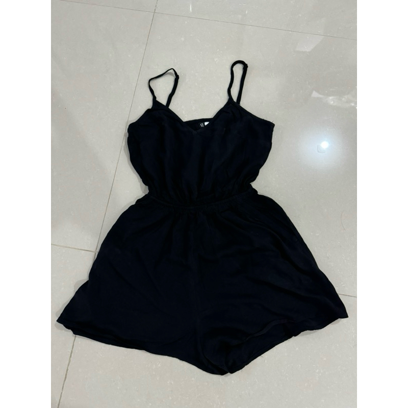 Jual H&M - Jumpsuit wanita hitam celana pendek | Shopee Indonesia