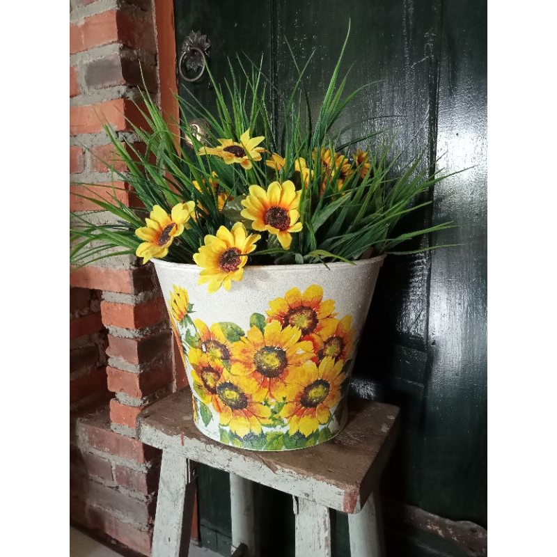 Jual vas kaleng/pot kaleng/ember kaleng/pot kaleng decoupage/vas bunga ...