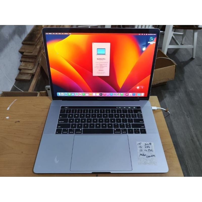 Macbook Pro 15インチ, 2018年 (1TB SSD, 32GB RAM) + おまけ