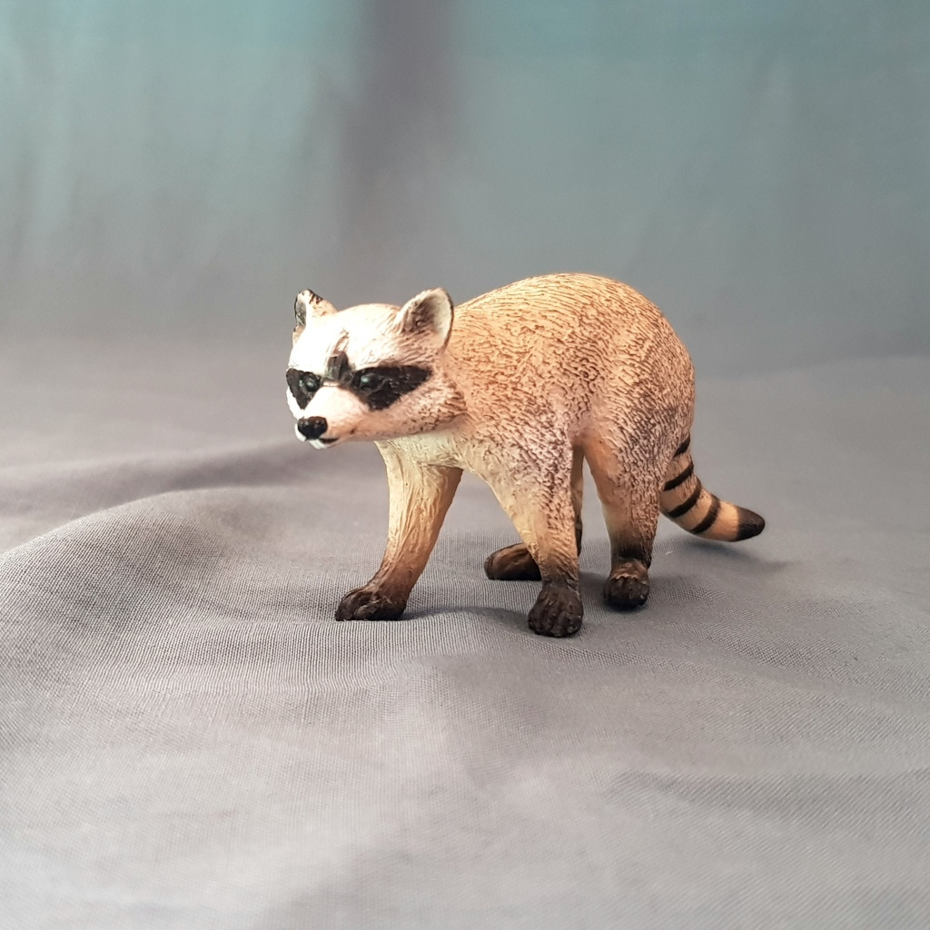 Jual Figur Hewan Rakun Racoon PVC Miniatur binatang detail rapi superb ...