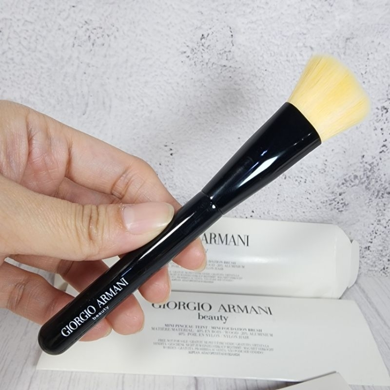 GIORGIO ARMANI BEAUTY MINI FOUNDATION BRUSH