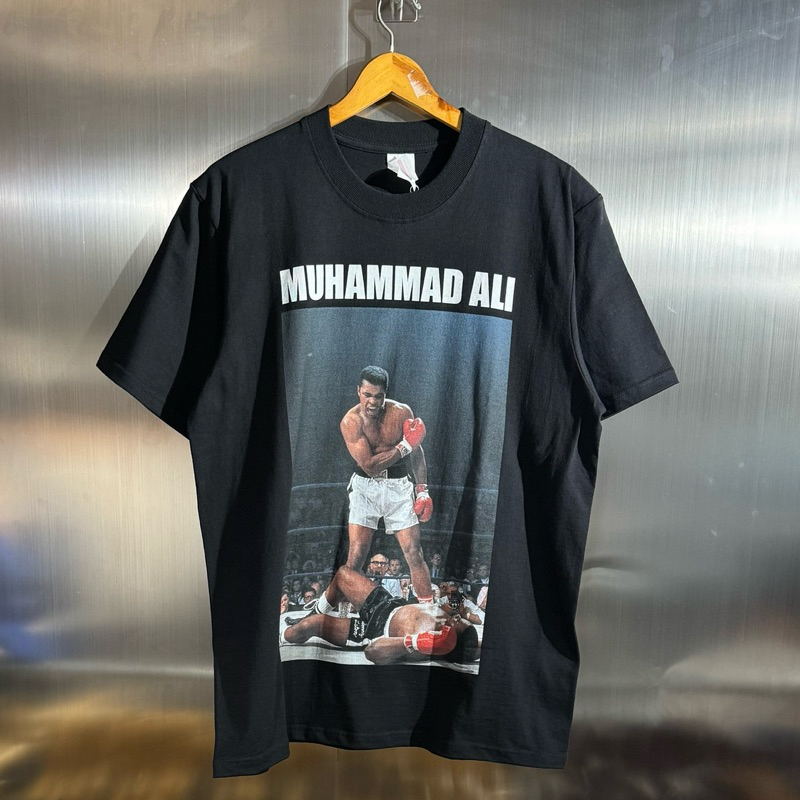 Jual MUHAMMAD ALI - BECOMING TSHIRT BLACK | Shopee Indonesia