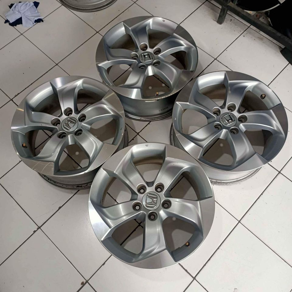 Jual Velg Mobil Bekas Oem HRV R17 Untuk Ertiga Innova Luxio Grand Max X ...