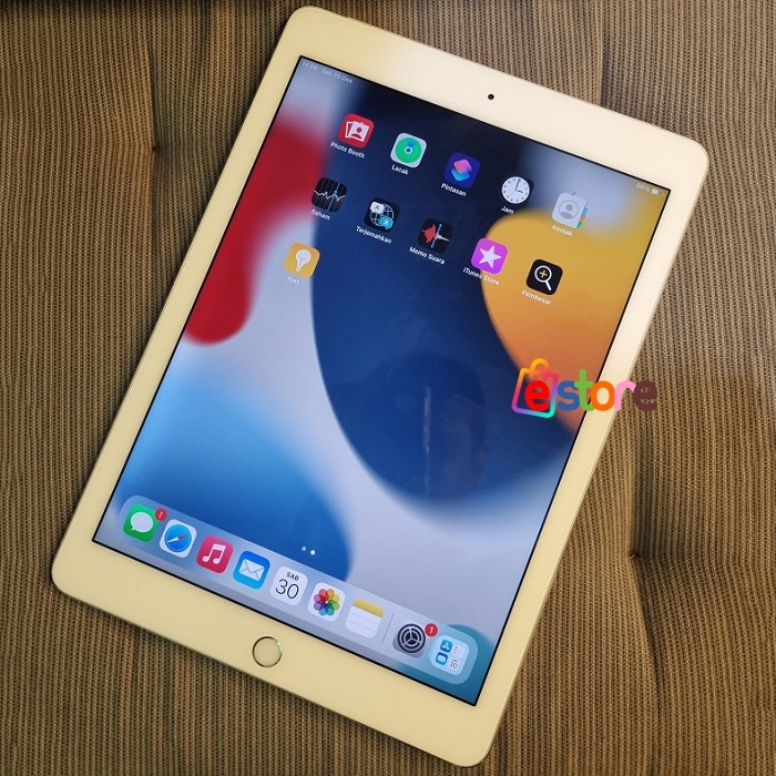 iPad Air2 64GB Wi-Fiモデル（おまけケース付き）