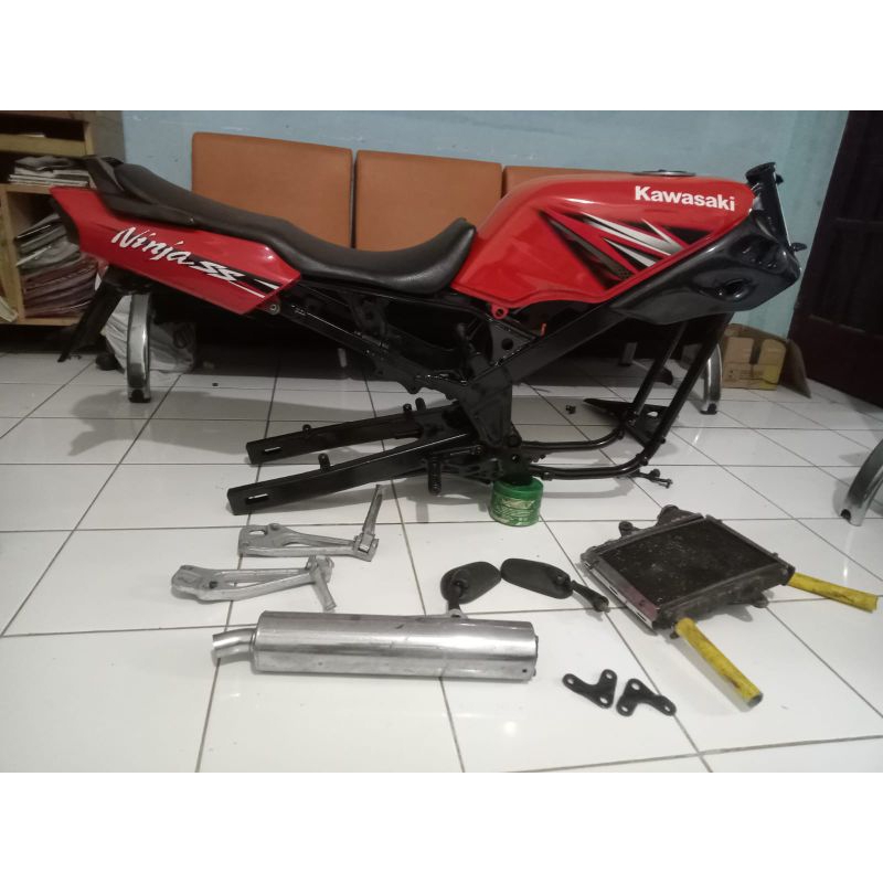 Jual rangka set ninja ss/r kondisi dan kelengkapan seperti di foto ...