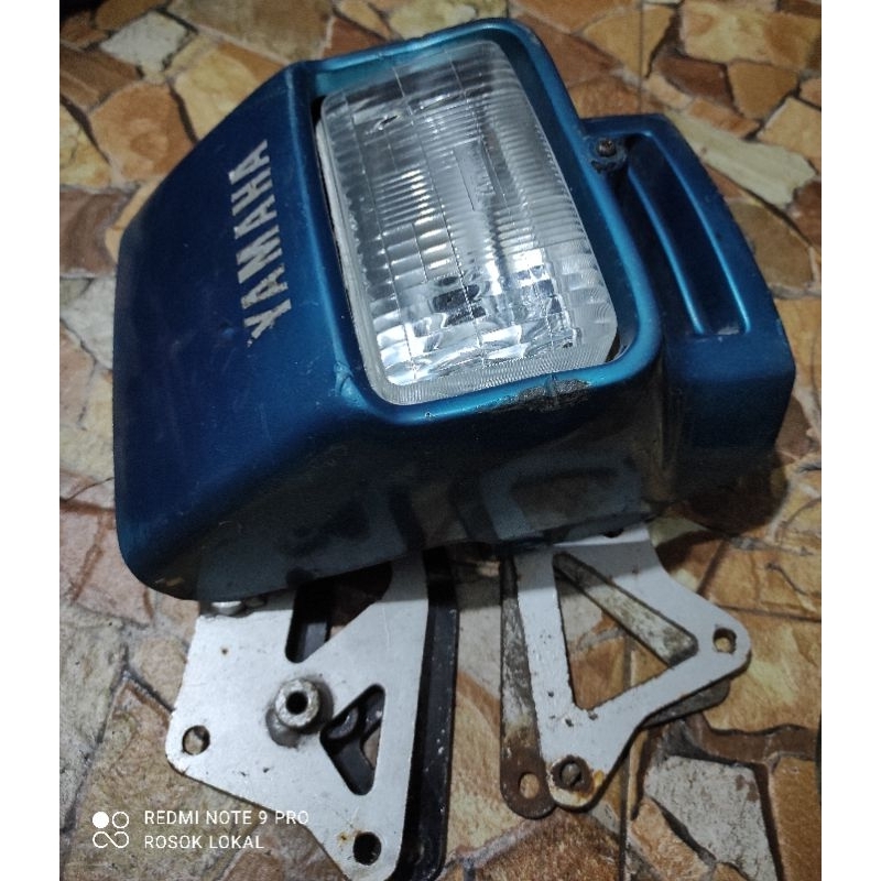 Lot De 2 Clignotants Pour Yamaha Champ - Pièces Détachées, Un Des Deux Cassé