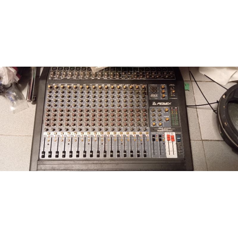 Peavey RQ 200 アナログミキサー（レコードはタンテ＋ミキサーが