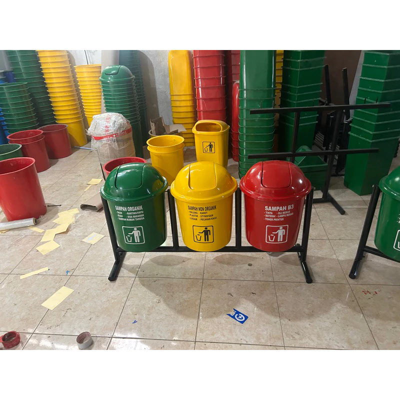 Tempat sampah 3 pilah kapasitas 50 litter/tong, material fiberglass, tempat sampah gantung,