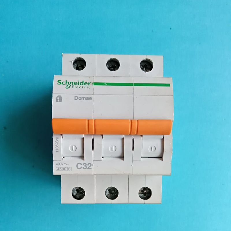 Schneider Electric M9F11232 – 2-poliger Leitungsschutzschalter C32, Typ C, 32A, Brandneu (Frankreich)
