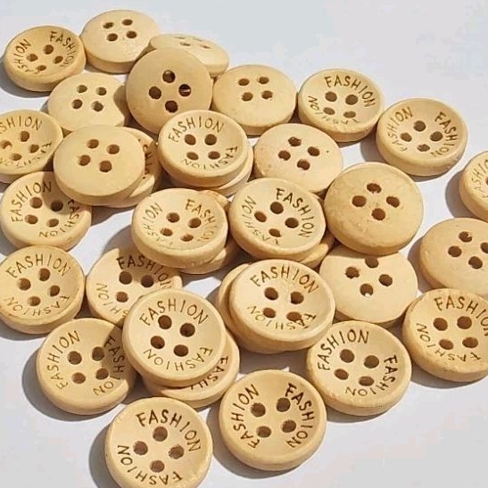 Jual 100 Pcs Kancing Kayu kemeja Fhasion Cream 20L 1,3 cm | Shopee ...