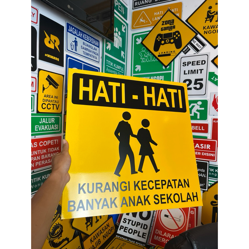 Jual SIGN HATI-HATI KURANGI KECEPATAN BANYAK ANAK SEKOLAH 50 X 50 CM ...