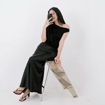 Kaia Sateen Skirt (Renaette) Rok Satin Panjang Full Furing Korean Skirt