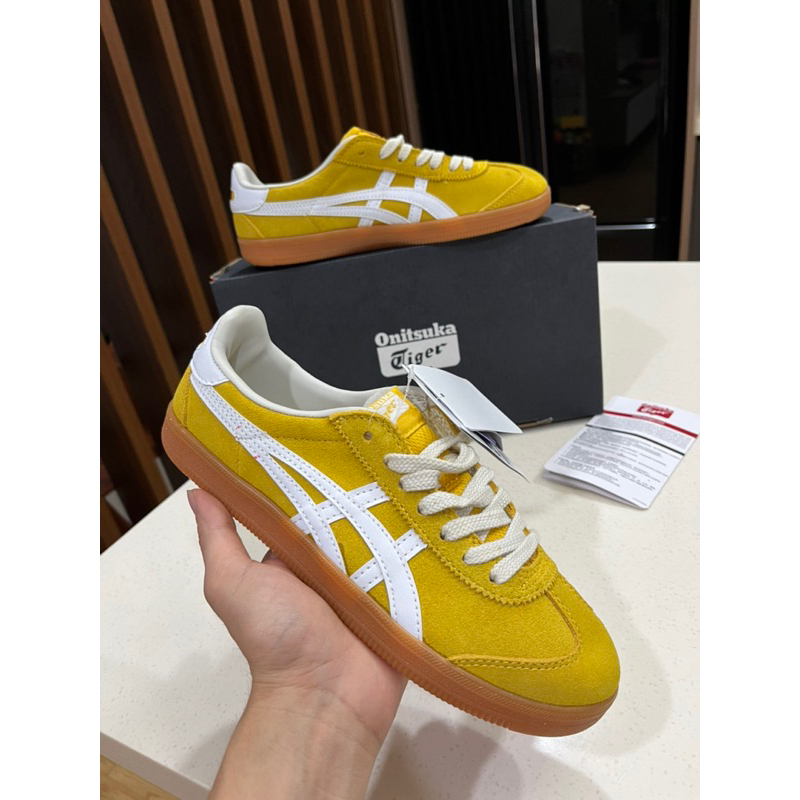 Counter sepatu onitsuka shop
