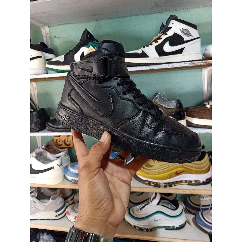 beli sepatu nike air force 1