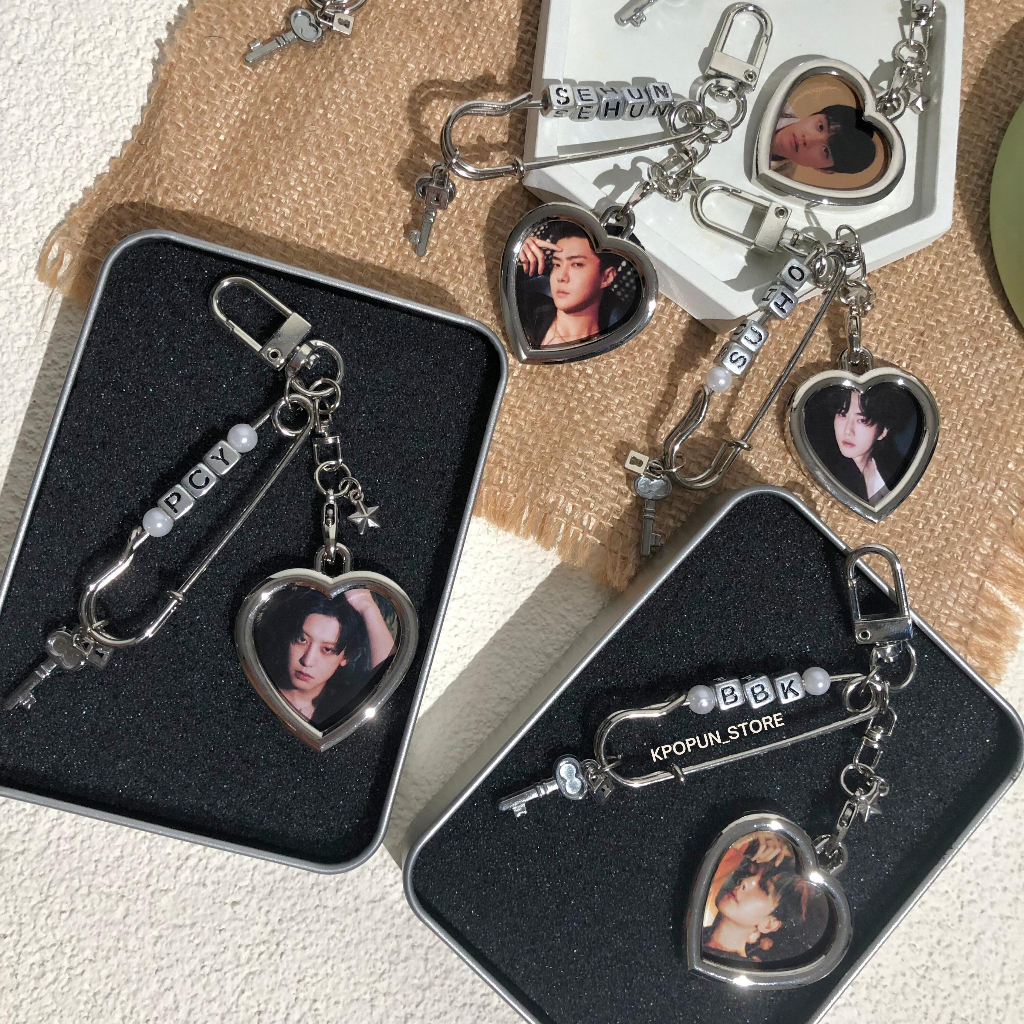 Jual EXO KEYCHAIN MONOBROOCH EXIST ERA PHOTO MEMBER | Shopee Indonesia