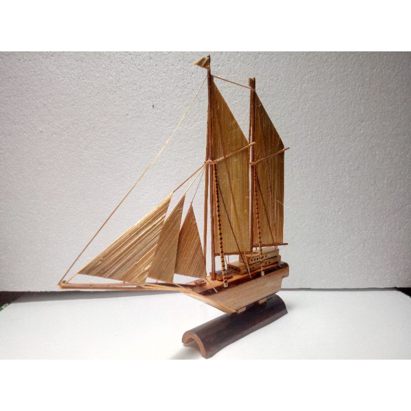 Jual miniatur kapal pinisi Nusantara terbuat dari bambu | Shopee Indonesia