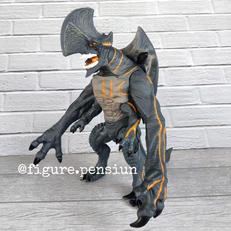 Jual MONSTER KAIJU PACIFIC RIM JAEGER TRESPASSER AXE HEAD ACTION FIGURE
