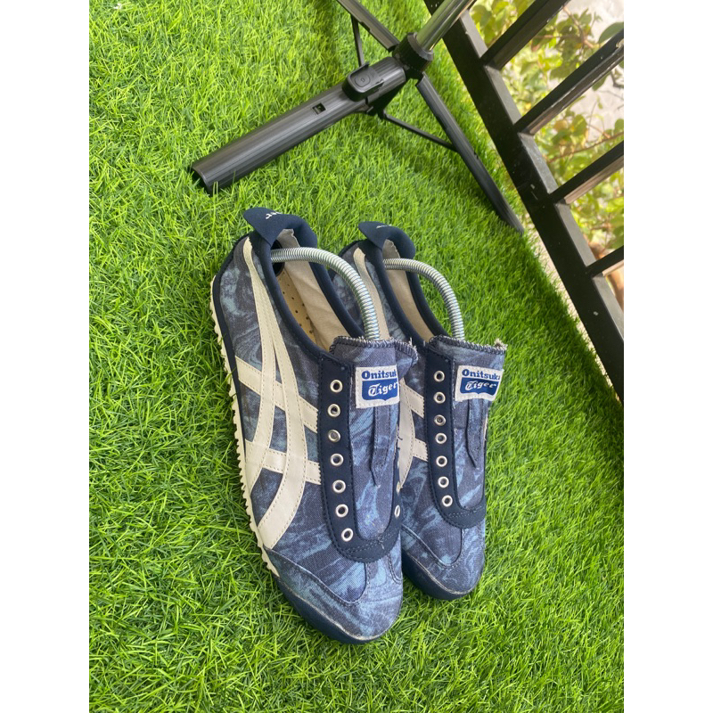 onitsuka tiger biru dongker