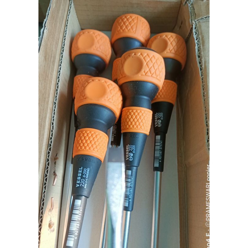 Jual OBENG MIN MINUS VESSEL gagang bulat 220 6X200 | Shopee Indonesia