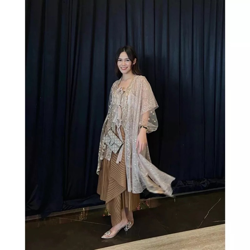 Jual READY FOR RENT (SEWA KEBAYA) JALEELA LEILA FULL SET (KEBAYA KONDANGAN / MODERN / LAMARAN