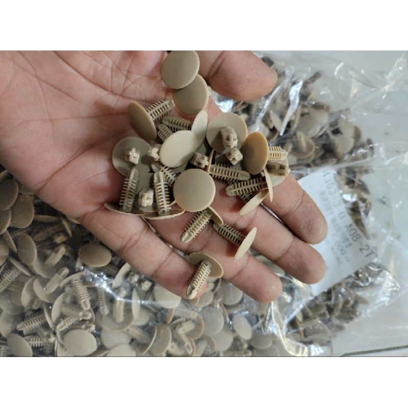 Jual kancing plafon kabin Toyota Daihatsu cream dan hitam original ...