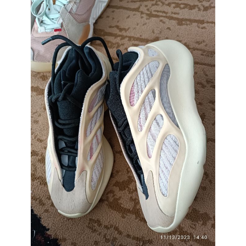 Yeezy on sale 700 shopee