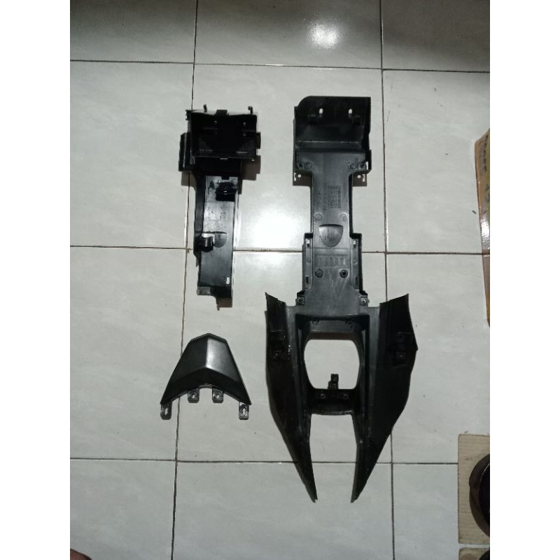 Jual spakbor kolong dan tempat aki r15 v3 vva original | Shopee Indonesia