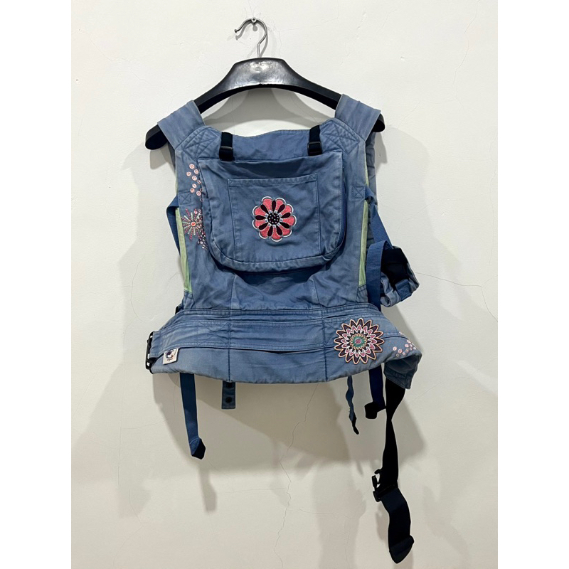 Ergobaby organic black carrier with embroidery sale