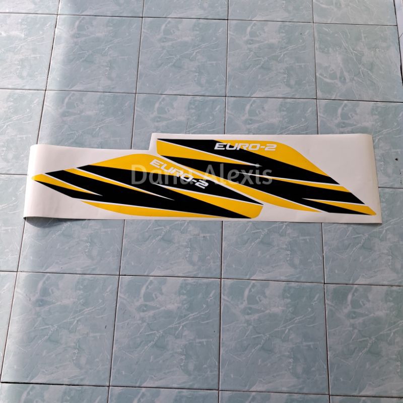 Jual Stiker Pintu Isuzu Elf Euro2 Nkr71 Nhr55 / Stiker Elf Euro2 Pintu ...