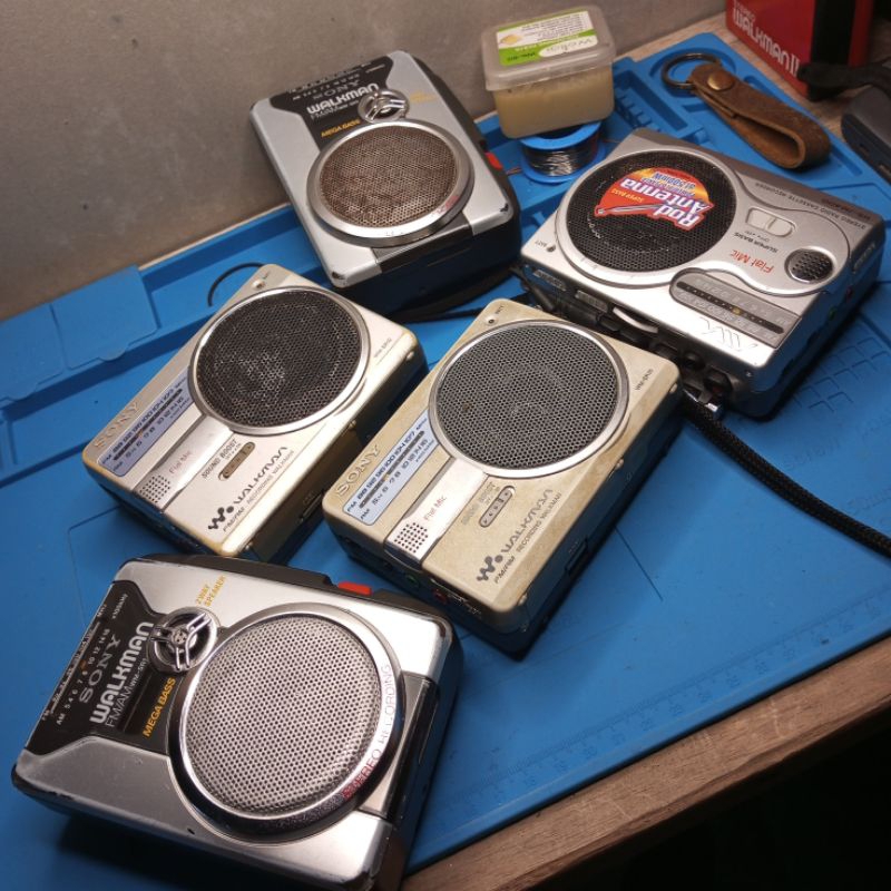Jual Walkman Cassette Player jadul with speaker internal | Shopee Indonesia