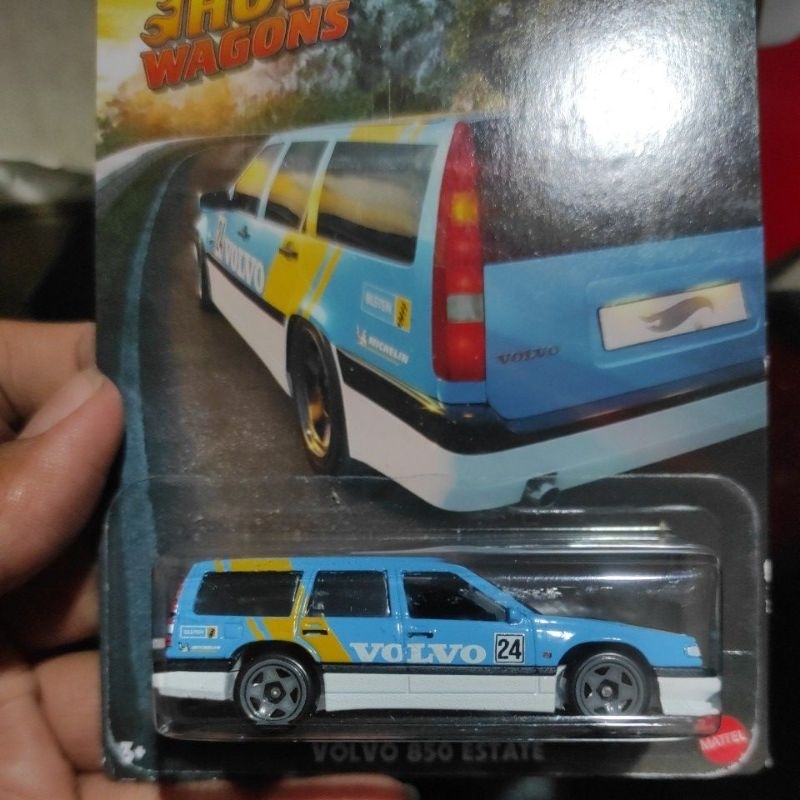 Hot Wheels Volvo 580 Station Wagon – Auto Pressofusa Scala 1:64, Colore Giallo – Giocattolo Per Bambini (Unisex, 3+ Anni) - 2