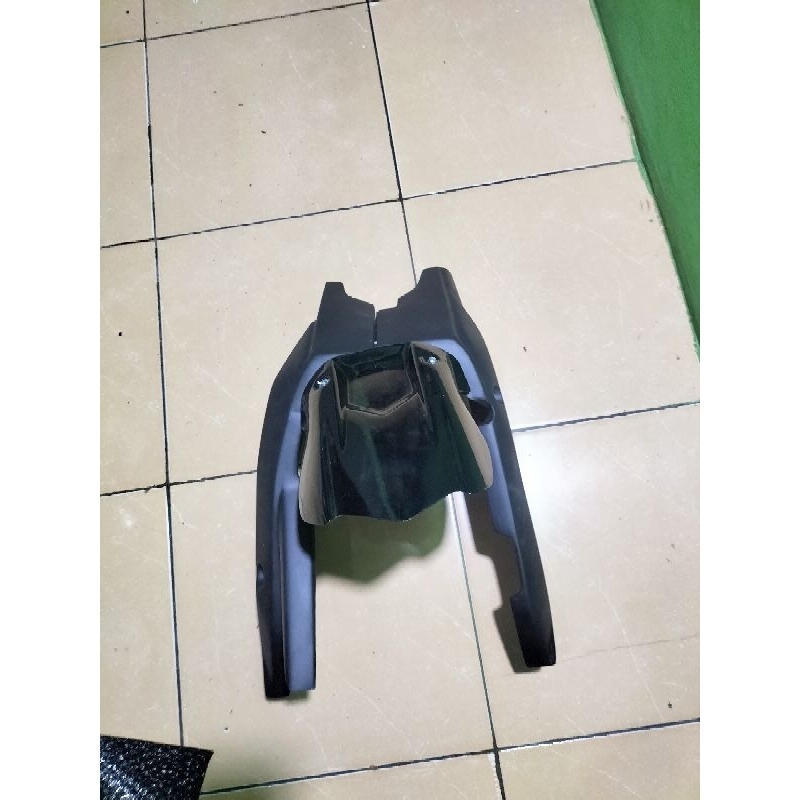 Jual cover swing arm Yamaha R15 v2 V3 model R1M hitam | Shopee Indonesia